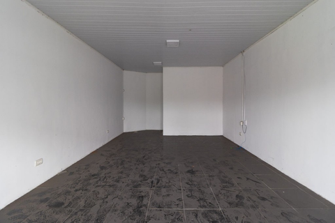 Loja para locacao no Cristo Rei em Curitiba com 32,8m² por R$ 1.000,00