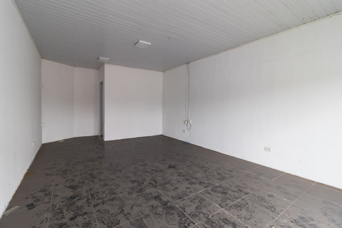 Loja para locacao no Cristo Rei em Curitiba com 32,8m² por R$ 1.000,00